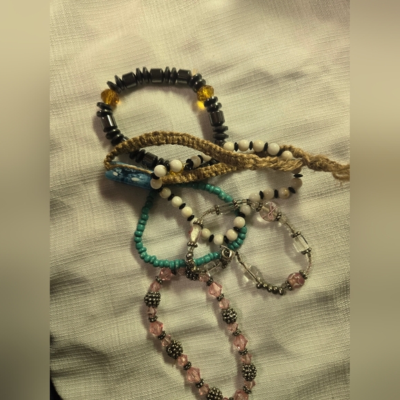 Bracelets - Picture 1 of 7